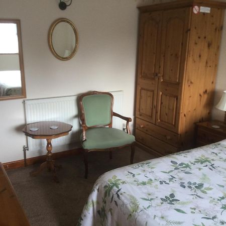 Albertine ,A Warm Welcome Awaits You ,Offering Room Only Or Bed And Breakfast ,Ideal Location For Solent Way ,High Street ,Isle Of Wight ,New Forest リミントン エクステリア 写真