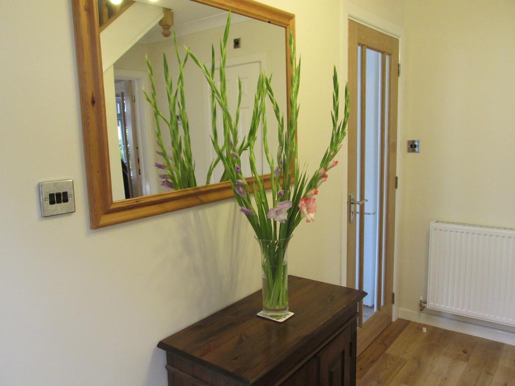 Albertine ,A Warm Welcome Awaits You ,Offering Room Only Or Bed And Breakfast ,Ideal Location For Solent Way ,High Street ,Isle Of Wight ,New Forest リミントン エクステリア 写真